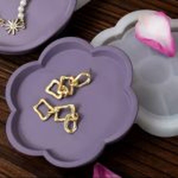 قالب گل لبه دار