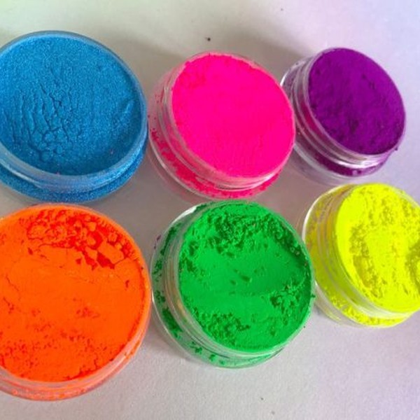 رنگ شبرنگ یا بلکلایت